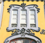 Fachada modernista en la calle Triana, 76,